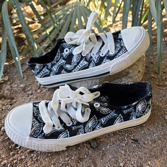 Foco Shoes - Philadelphia Eagles Women's Low Top Sneakers Repeat Pattern NFL Fan Shoes Size 7